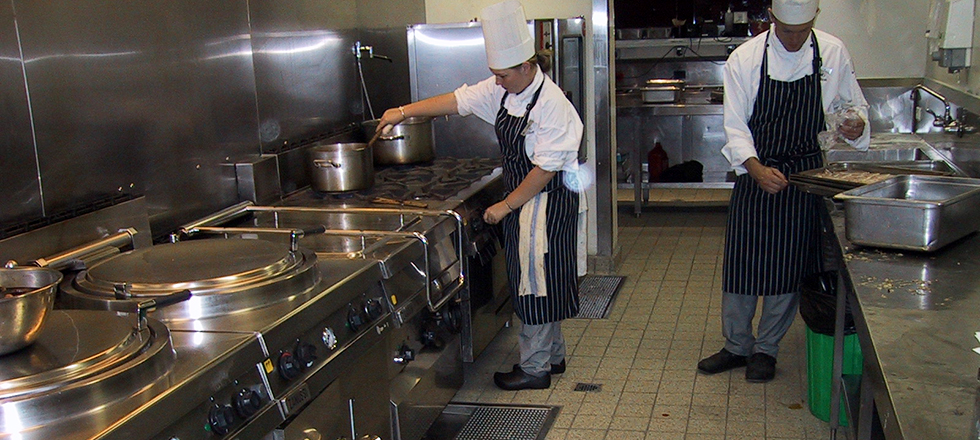 nen-nha-bep-chong-hoa-chat-1